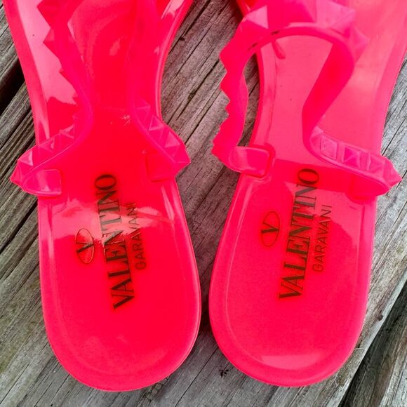 Valentino Garavani Rockstud PVC Jelly Sandals Flats Jellies Hot Neon Pink 38 / 8 - Picture 9 of 13
